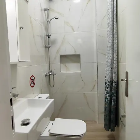 Vaspyflogitarooms דירה